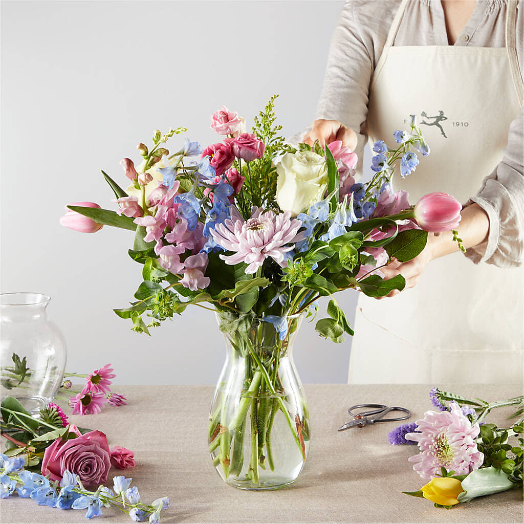 Pastel Tradition - A Florist Original – SKIPS FLORIST & GIFTS, Toms River NJ