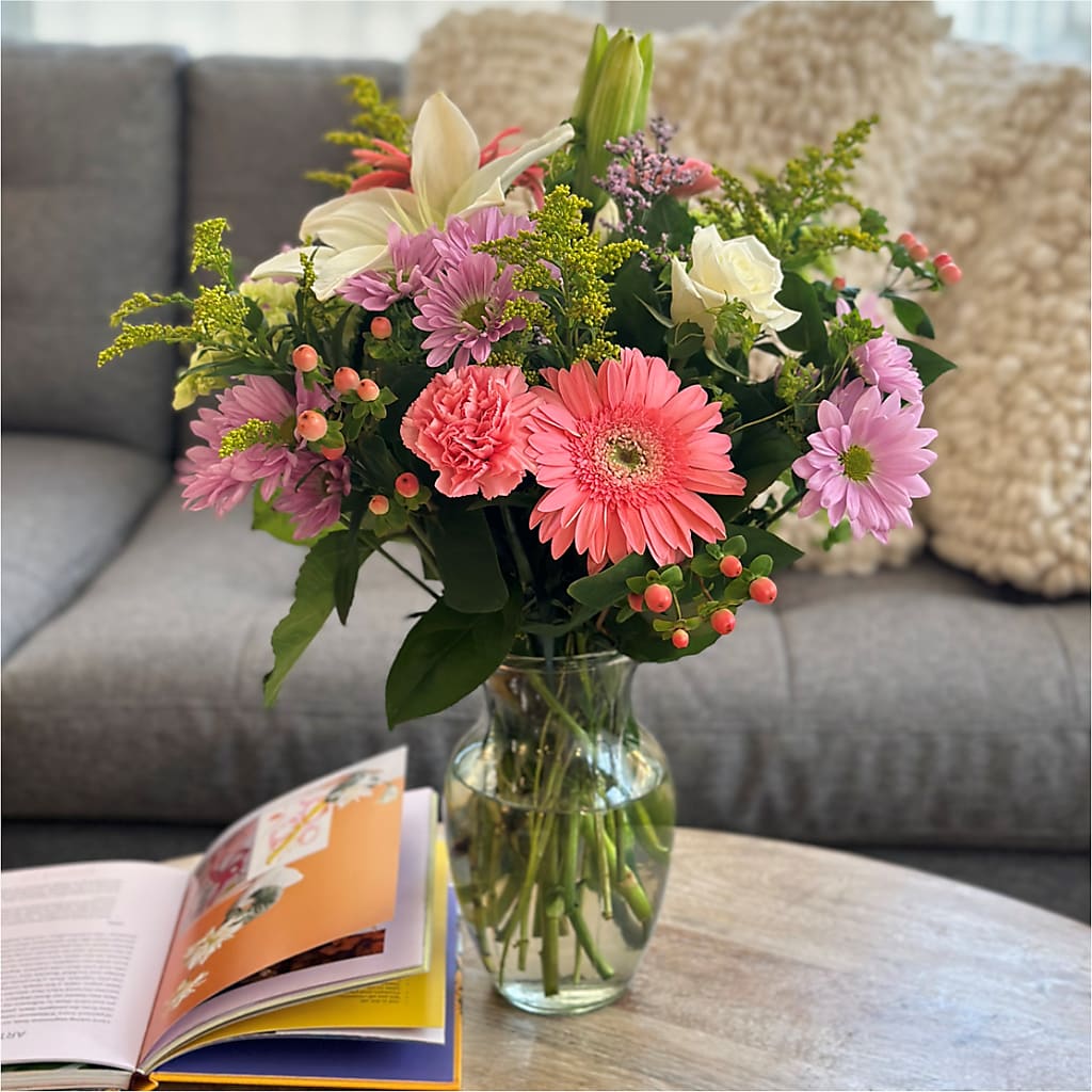 Pastel Tradition - A Florist Original – SKIPS FLORIST & GIFTS, Toms River NJ